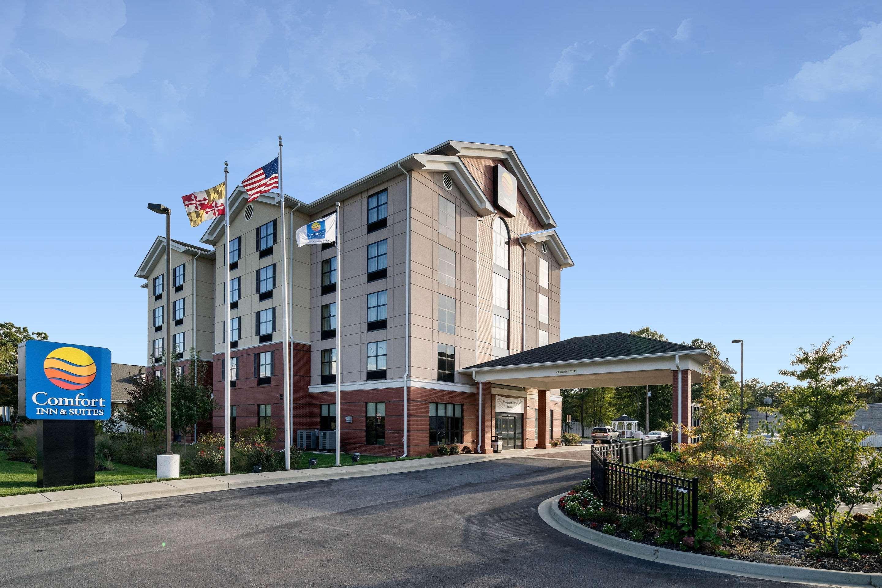 Comfort Inn & Suites Lexington Park Exterior photo