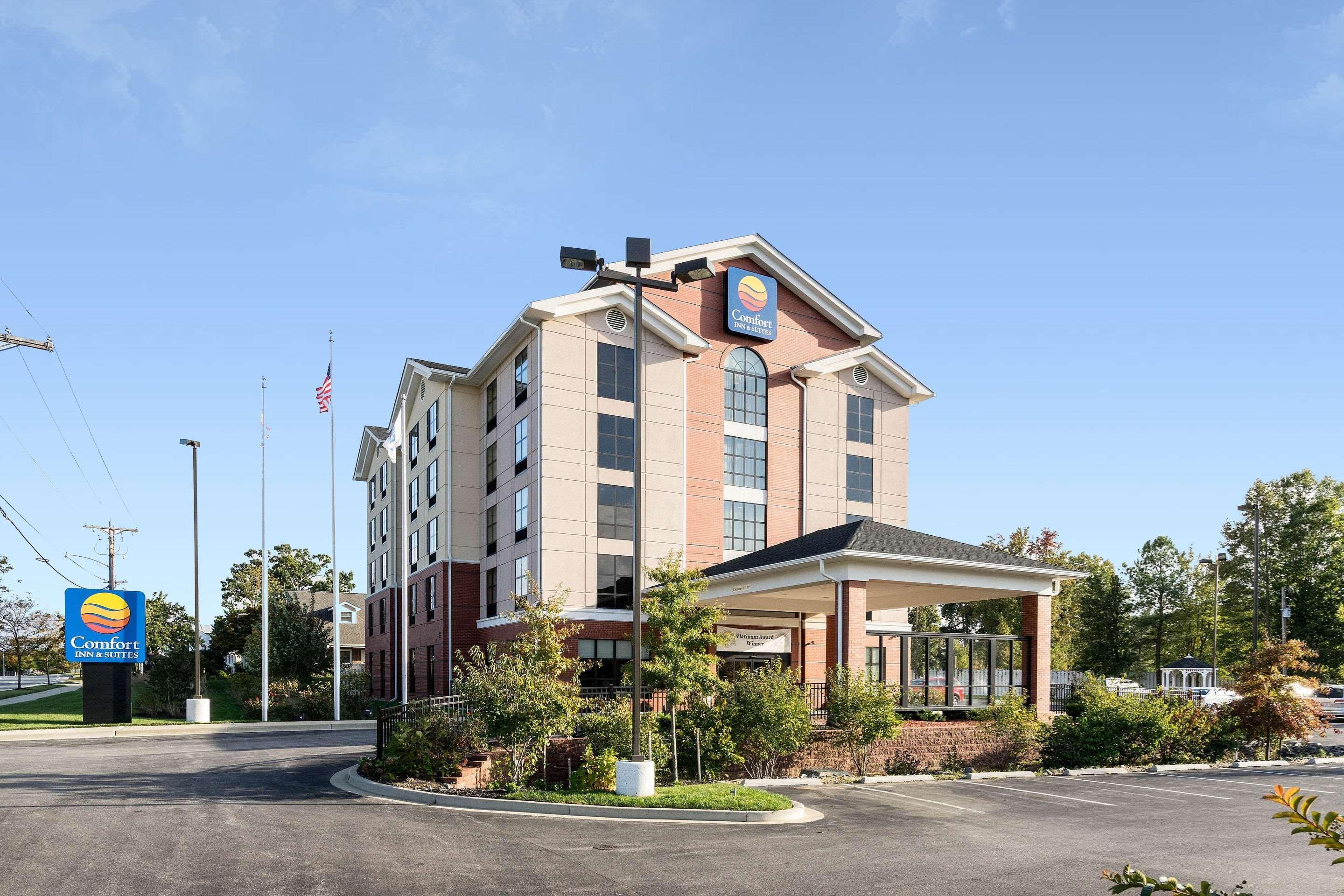 Comfort Inn & Suites Lexington Park Exterior photo